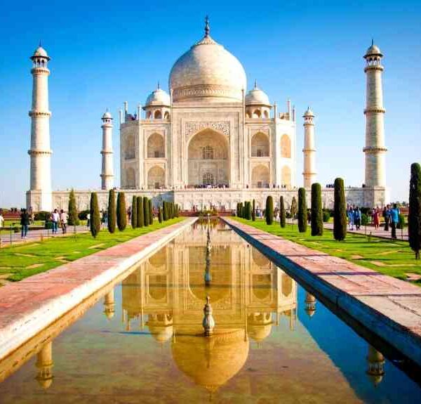 Agra, in Uttar Pradesh, is famous for the Taj Mahal, a UNESCO World Heritage site and one of the Seven Wonders of the World. Known for its Mughal architecture, Agra also features the Agra Fort and Fatehpur Sikri, drawing history and architecture enthusiasts.